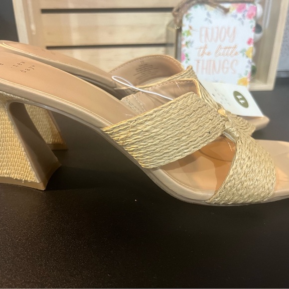 Women's Woven Beige Square Toe Mule Shoe- A New Day size 11 - Picture 2 of 3